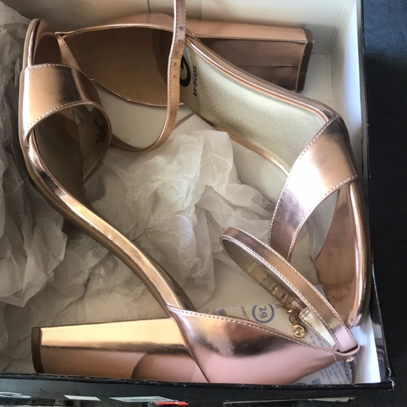 Guess Gold Fashion Heels - Picture 9 of 10